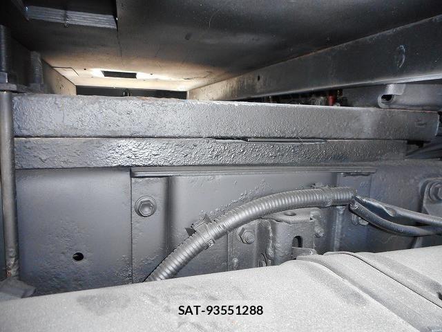 Hino DUTRO 2015-03 8229699-18