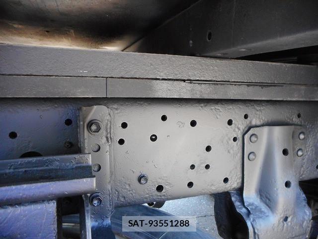 Hino DUTRO 2015-03 8229699-24