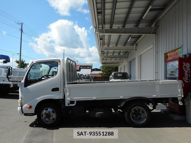 Hino DUTRO 2015-03 8229699-4
