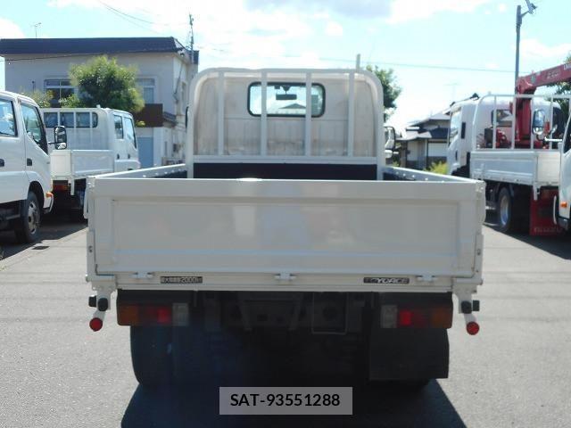 Hino DUTRO 2015-03 8229699-5