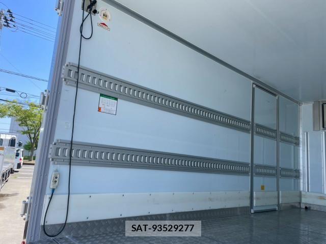 Hino DUTRO 2025-06 8229598-10
