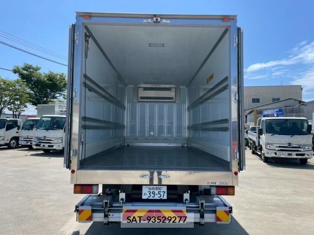 Hino DUTRO 2025-06 8229598-14
