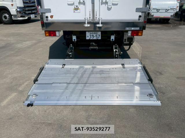 Hino DUTRO 2025-06 8229598-15