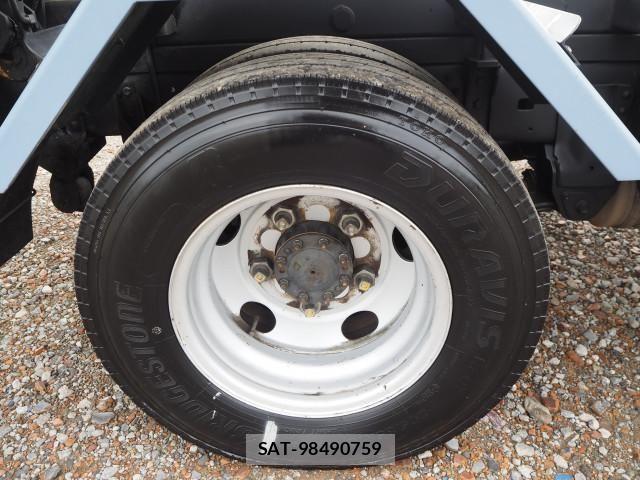 Hino DUTRO 2017-11 8229694-17