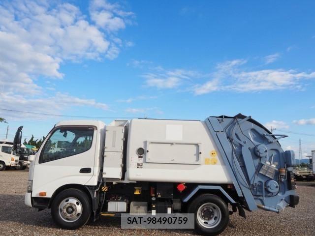 Hino DUTRO 2017-11 8229694-1