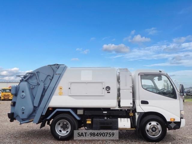 Hino DUTRO 2017-11 8229694-5