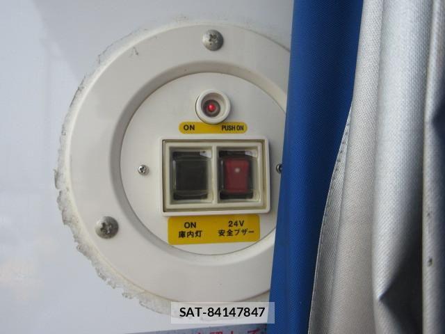 Hino DUTRO 2021-06 8229608-16