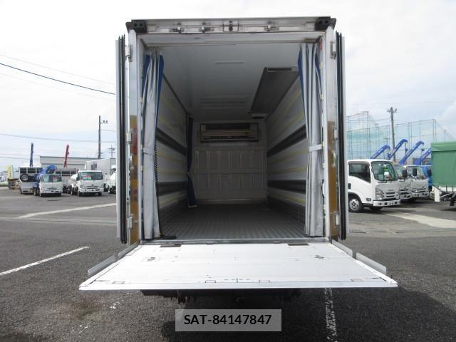 Hino DUTRO 2021-06 8229608-21