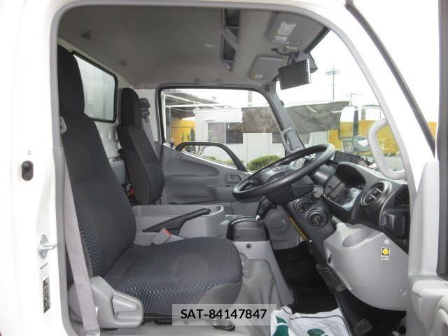 Hino DUTRO 2021-06 8229608-24