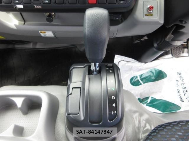 Hino DUTRO 2021-06 8229608-27