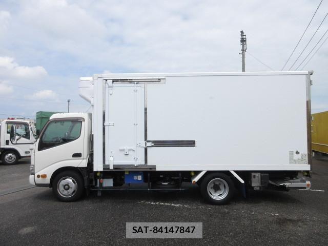 Hino DUTRO 2021-06 8229608-4