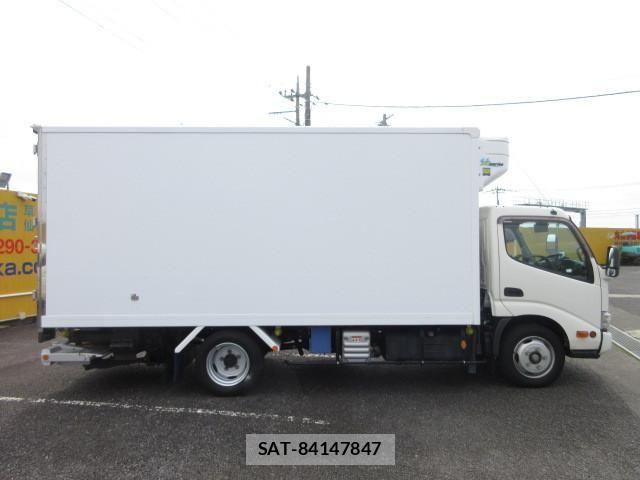 Hino DUTRO 2021-06 8229608-5