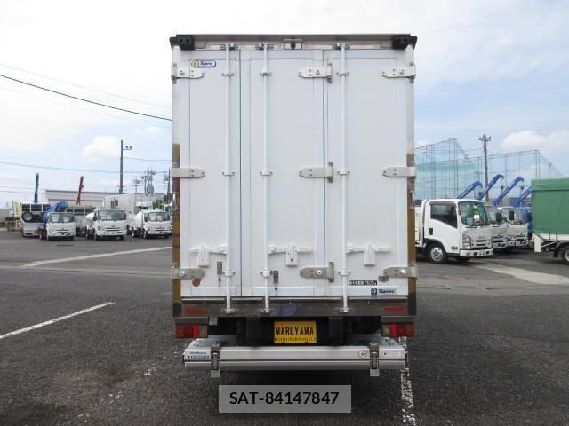 Hino DUTRO 2021-06 8229608-6