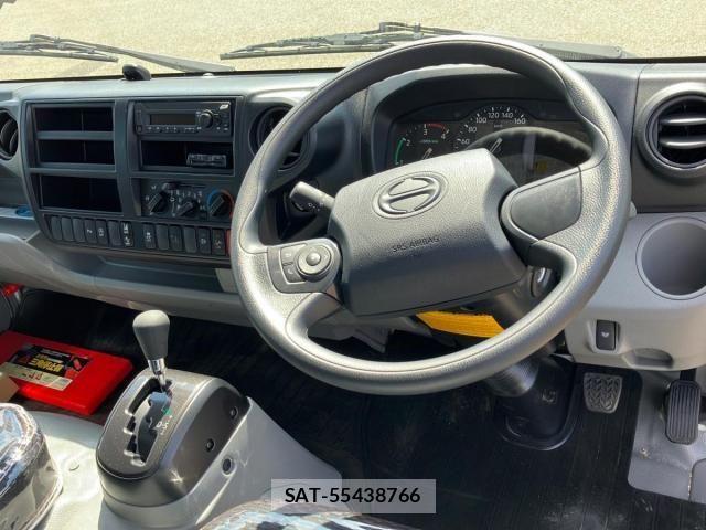 Hino DUTRO 2026-01 8245087-17