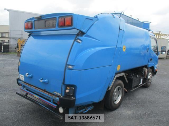 Hino DUTRO 2015-09 8245102-9