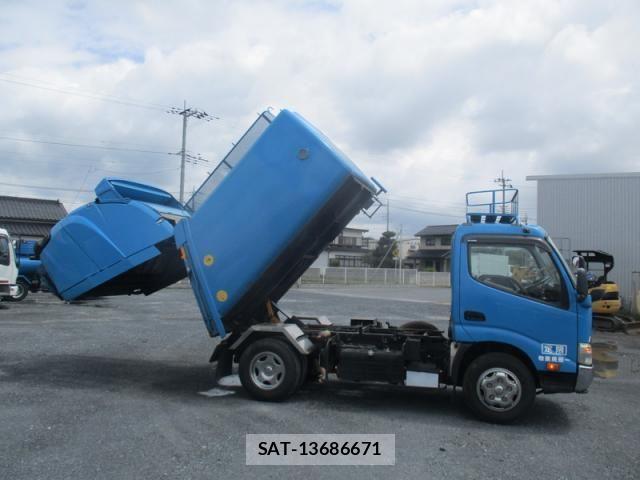 Hino DUTRO 2015-09 8245102-10