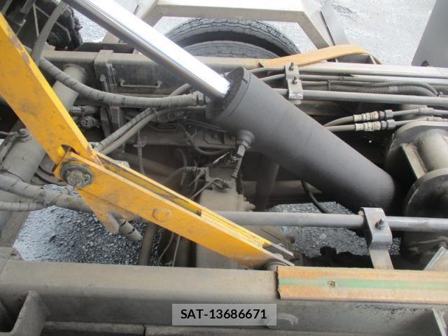 Hino DUTRO 2015-09 8245102-13