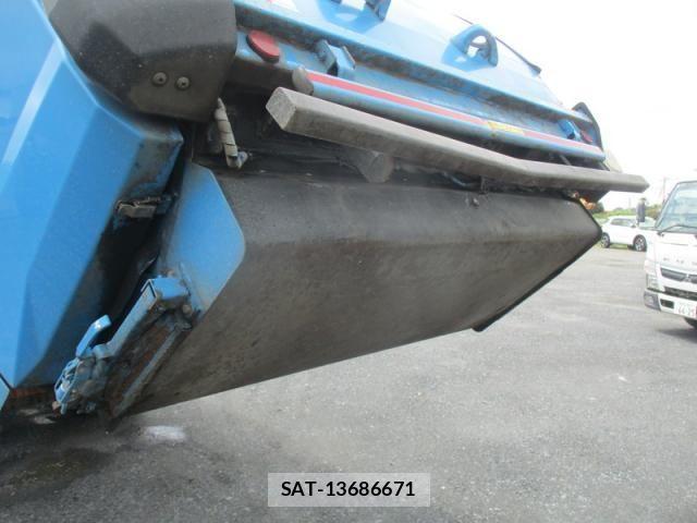 Hino DUTRO 2015-09 8245102-17