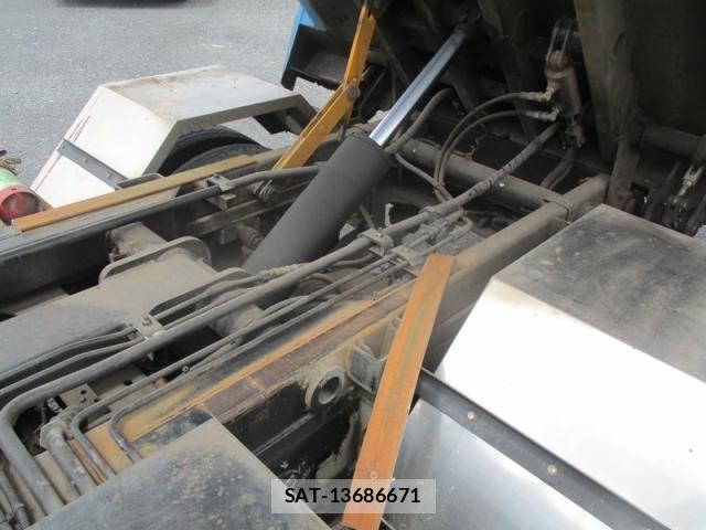 Hino DUTRO 2015-09 8245102-18
