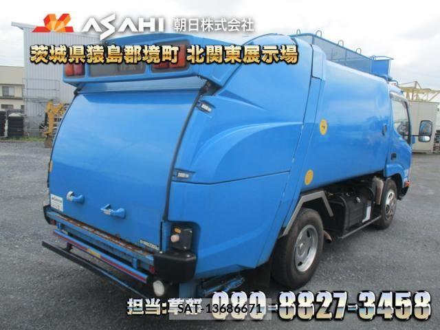 Hino DUTRO 2015-09 8245102-1