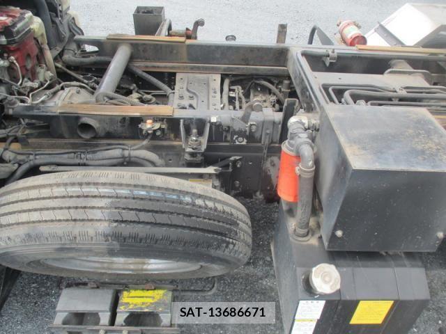 Hino DUTRO 2015-09 8245102-19