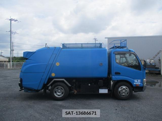 Hino DUTRO 2015-09 8245102-2