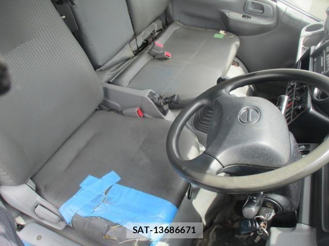 Hino DUTRO 2015-09 8245102-29