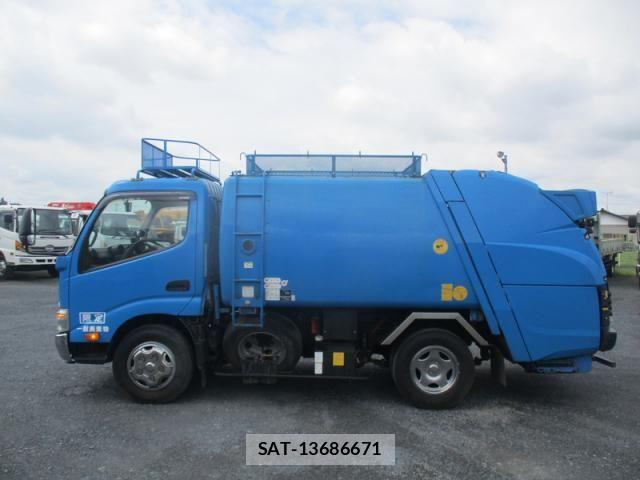 Hino DUTRO 2015-09 8245102-6