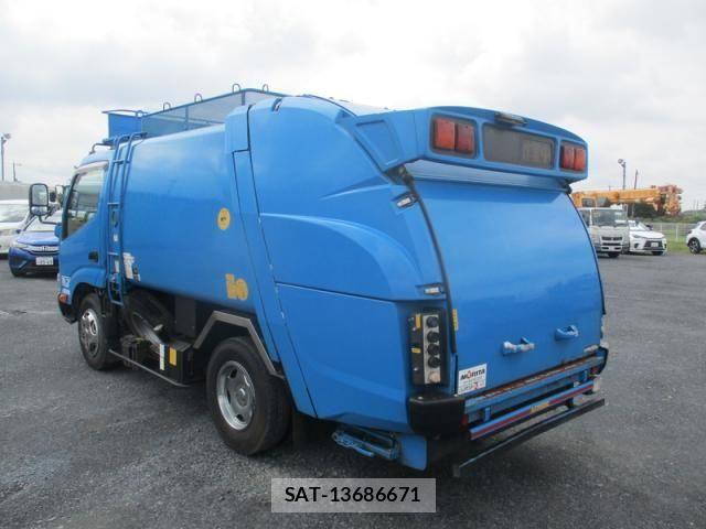 Hino DUTRO 2015-09 8245102-7