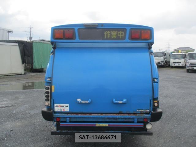 Hino DUTRO 2015-09 8245102-8