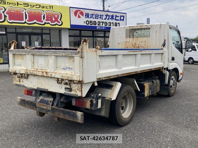 Hino DUTRO 2011-12 8245098-4