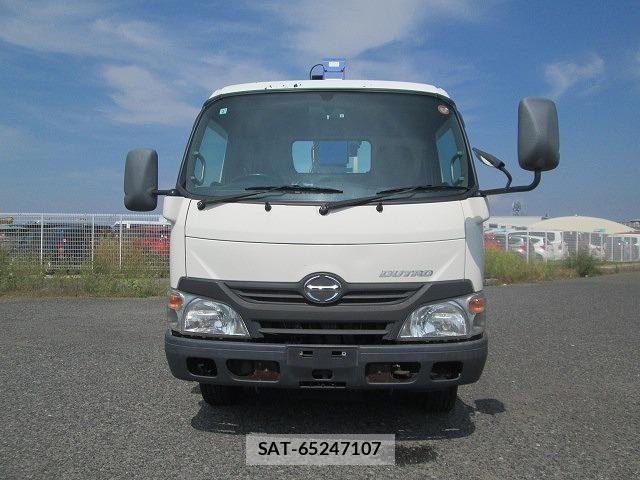 Hino DUTRO 2016-02 8245097-1
