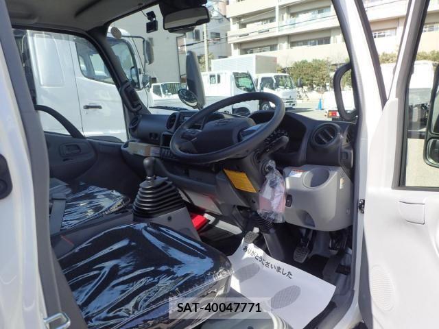 Hino DUTRO 2026-01 8245092-13