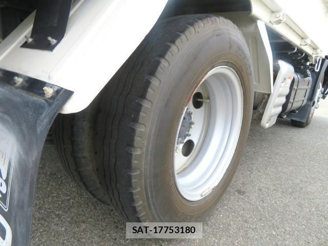 Hino DUTRO 2022-06 8245093-17