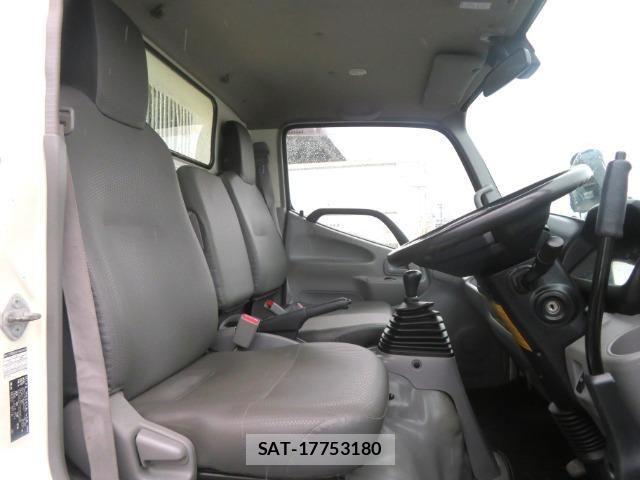 Hino DUTRO 2022-06 8245093-28