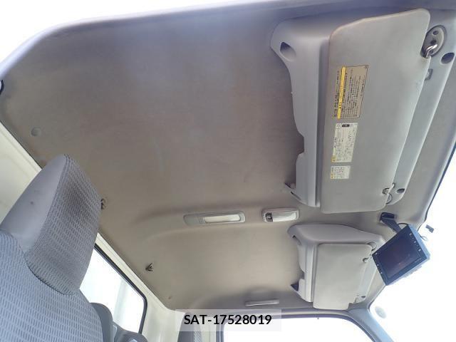 Hino DUTRO 2016-04 8245094-12