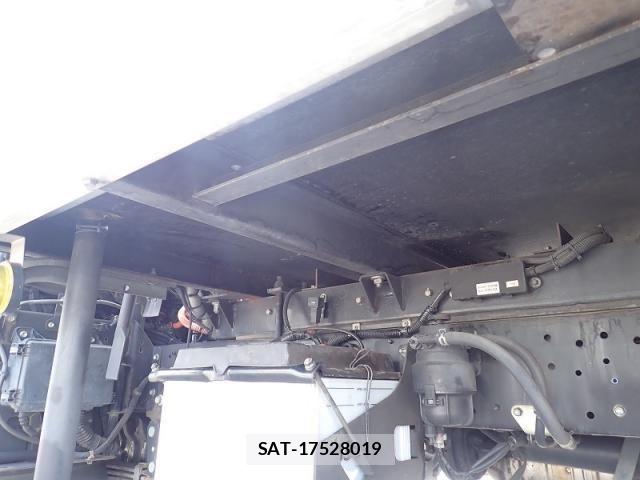 Hino DUTRO 2016-04 8245094-18