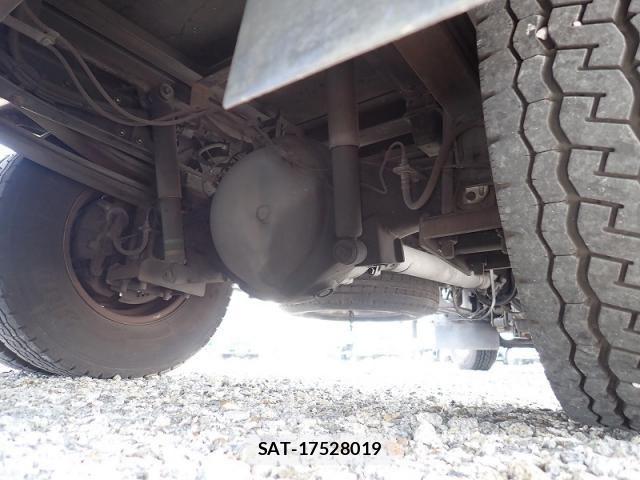 Hino DUTRO 2016-04 8245094-20