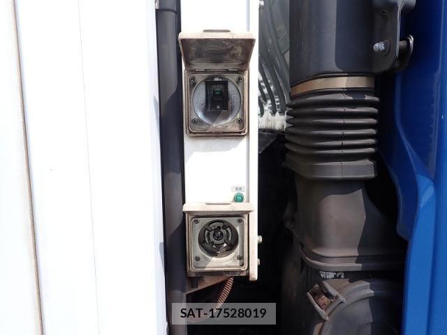 Hino DUTRO 2016-04 8245094-24