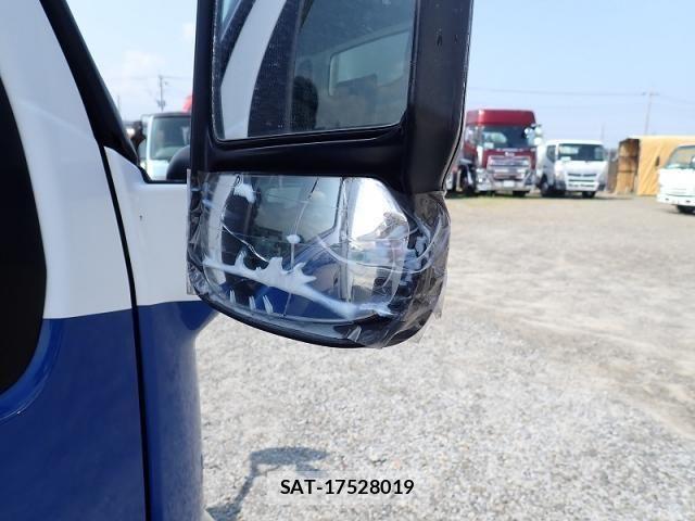 Hino DUTRO 2016-04 8245094-26