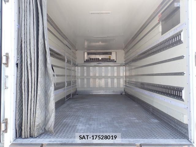 Hino DUTRO 2016-04 8245094-7