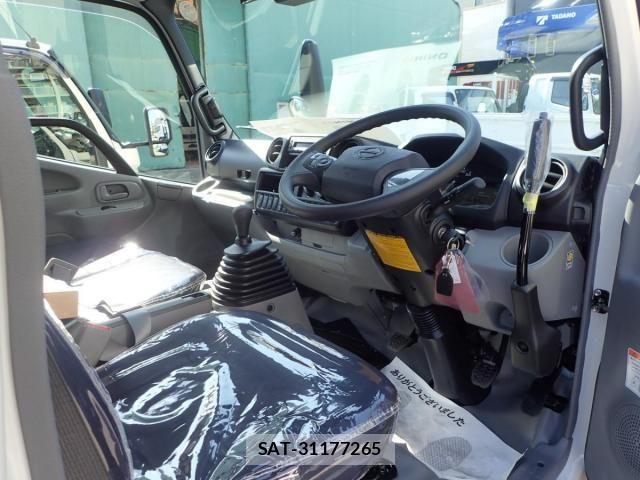 Hino DUTRO 2026-01 8245088-11