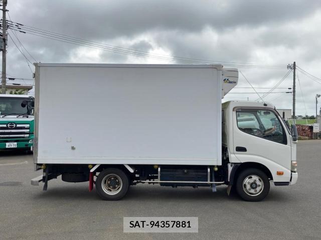 Hino DUTRO 2012-12 8245104-5
