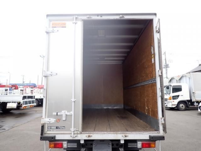 Hino DUTRO 2018-09 8311081-13