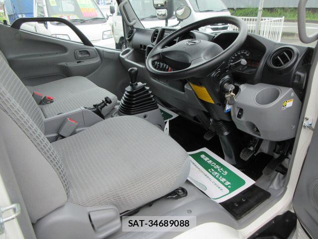 Hino DUTRO 2017-09 8314271-10