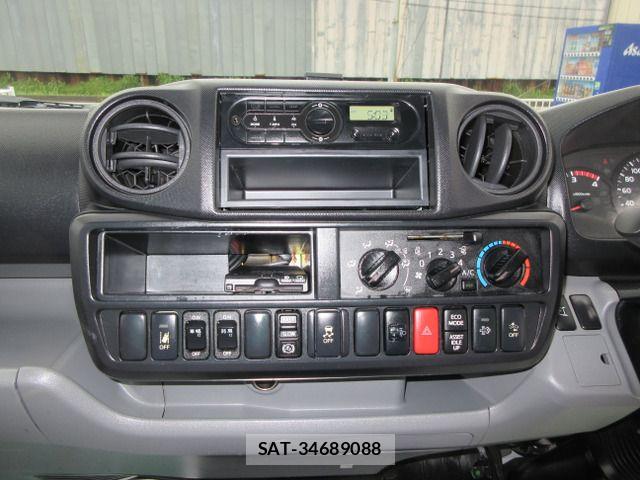 Hino DUTRO 2017-09 8314271-13