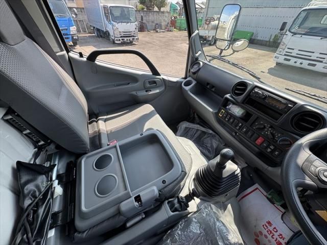 Hino DUTRO 2026-01 8311074-21