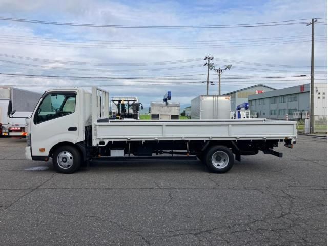 Hino DUTRO 2025-10 8311078-4