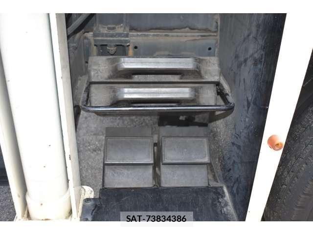 Hino DUTRO 2018-06 8314269-18