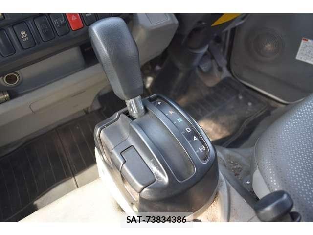 Hino DUTRO 2018-06 8314269-3